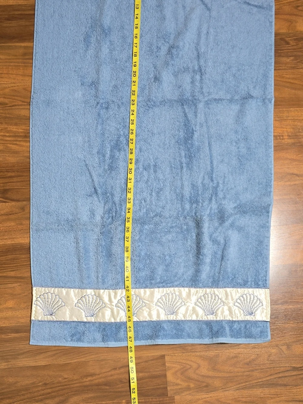 Vintage 1978 The Avanti Look Embroidered Seashell Towel